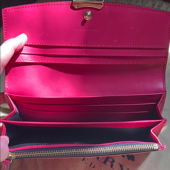 Burberry Porter Wallet in Vibrant Fuchsia - Picture 3 of 7